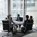 A team meeting at a round table in an office