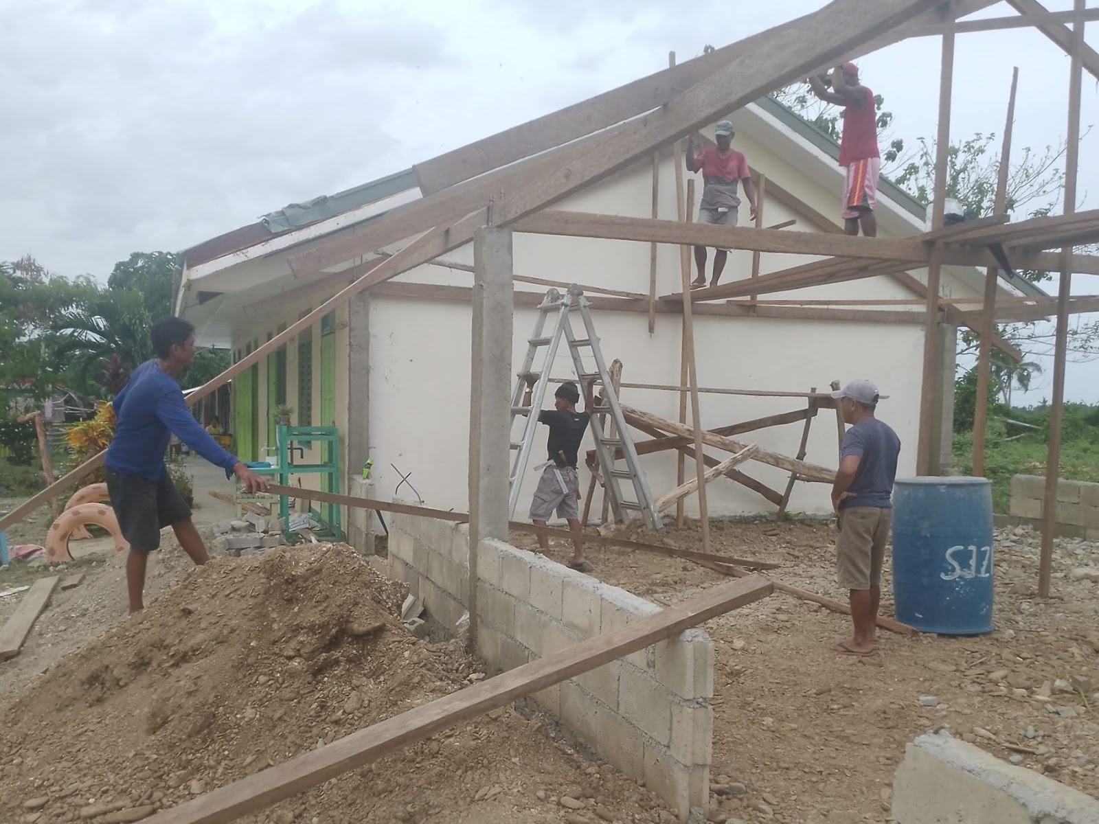 An image of Nicanor Zabala Elementary School, still under construction