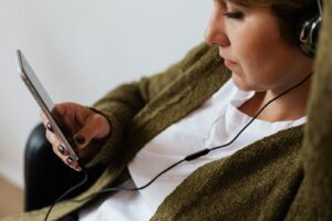 6 Tips for Improving English Conversation Skills at Home
