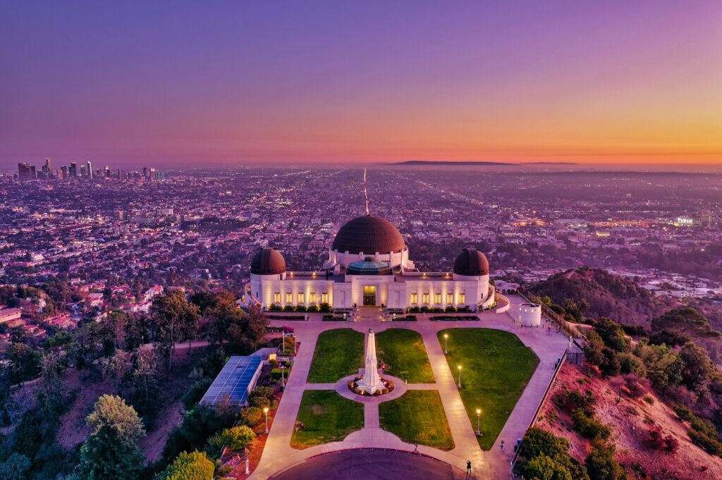 A panoramic picture of Los Angeles with a purple sky during sunset
